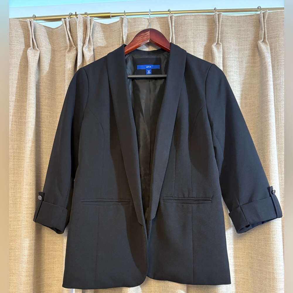 Women's petite medium Apt 9 Black Blazer with folded sleeve detail